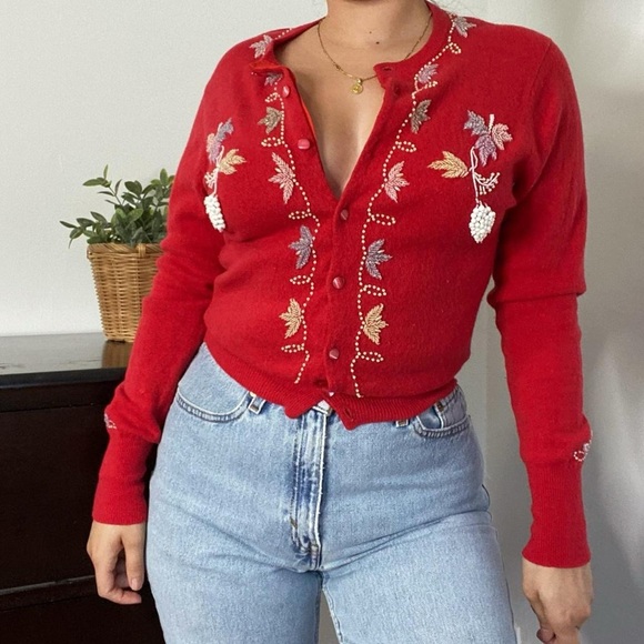 Vintage 1960s holiday beaded cardigan - Picture 2 of 6